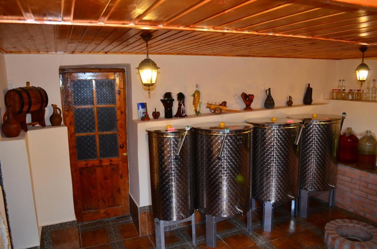 Family Hotel Lago & Wine Cellar Lagodehi Exterior foto